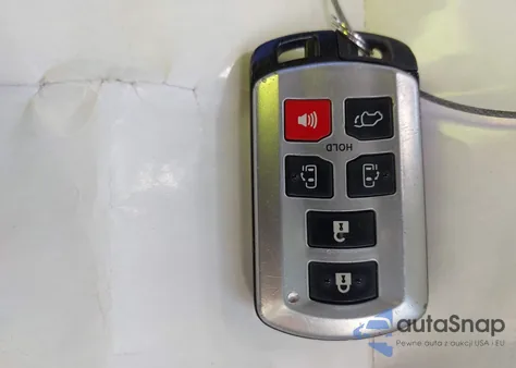 2014 Toyota Sienna Xle V6 8 Passenger z USA, uszkodzony, nr VIN 5TDYK3DC3ES473348